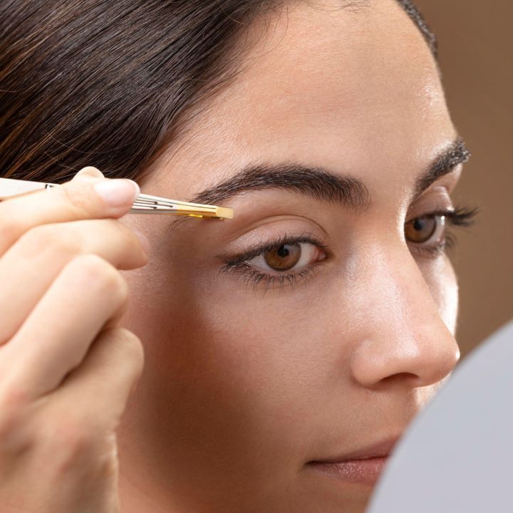 lci-skincare-therapy-woman-taking-care-her-eyebrows