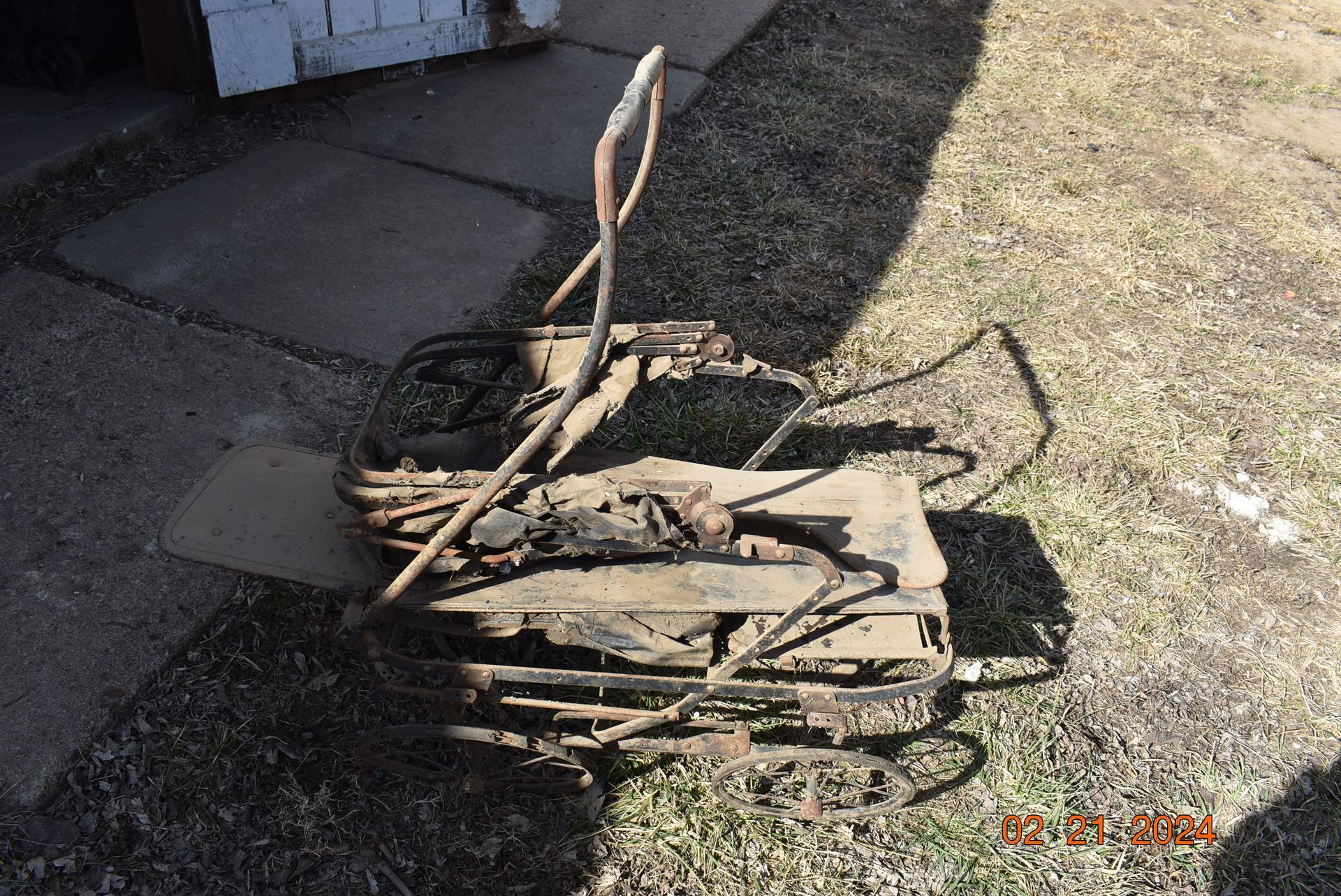 Antique 1800s baby carriage
