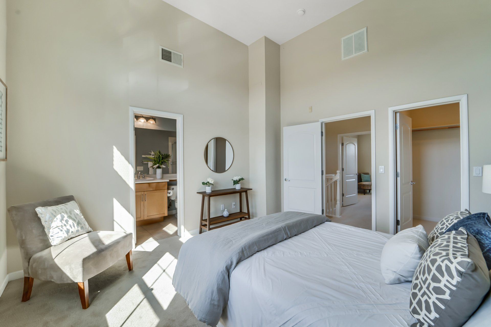 Mariani Square Bedroom