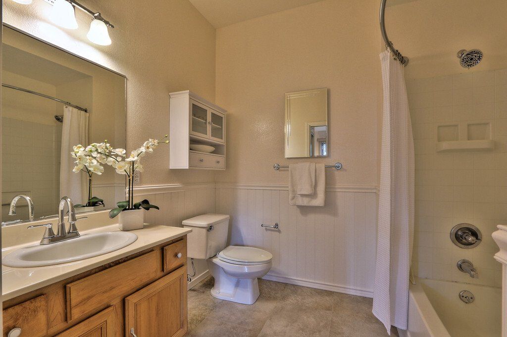 Ryland Mews Living Bathroom