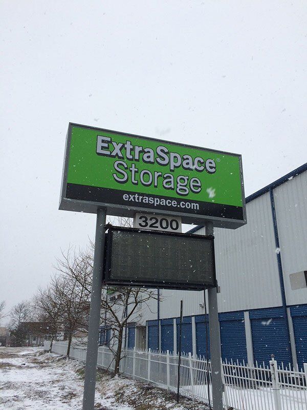 extraspace storage sign company