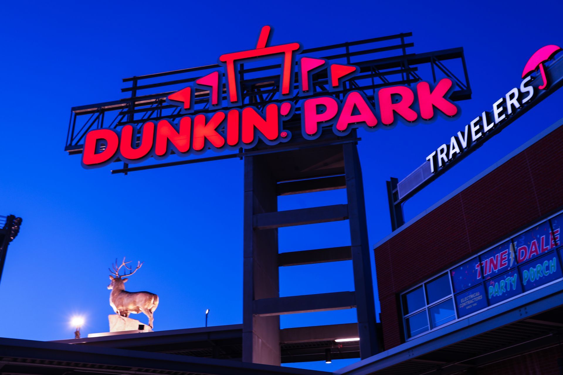 dunkin donuts pylon sign ct
