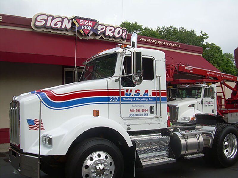 USA Hauling & Recycling vehicle wrap