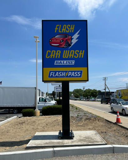 A blue and yellow sign that says flash car wash
