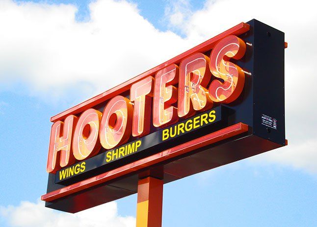 hooters sign
