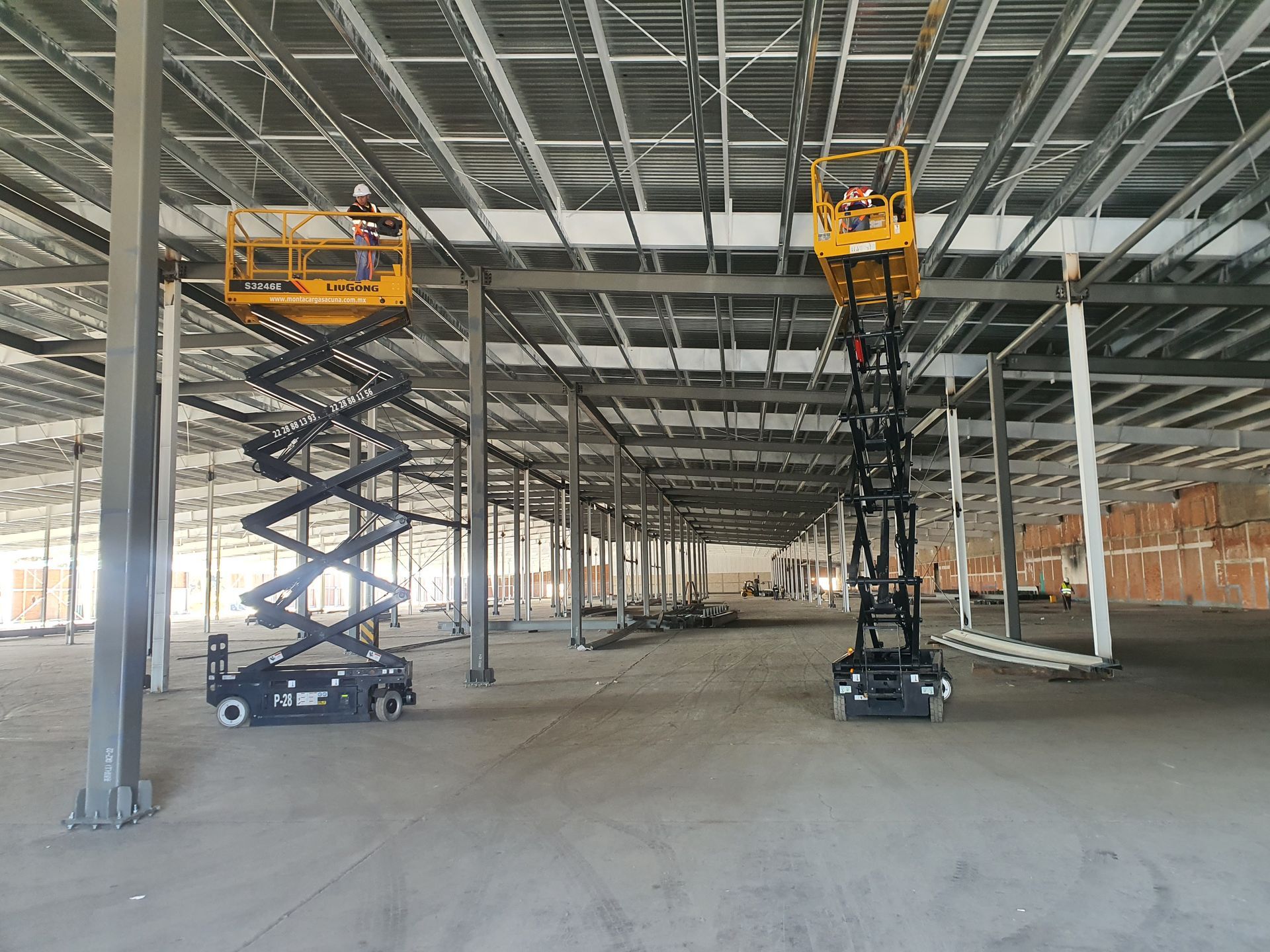 Plataforma articulada en obra