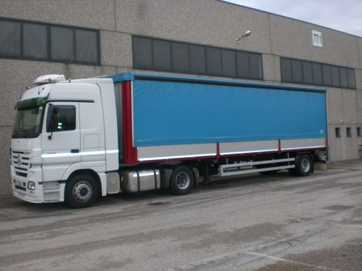 camion per la movimentazione di merci