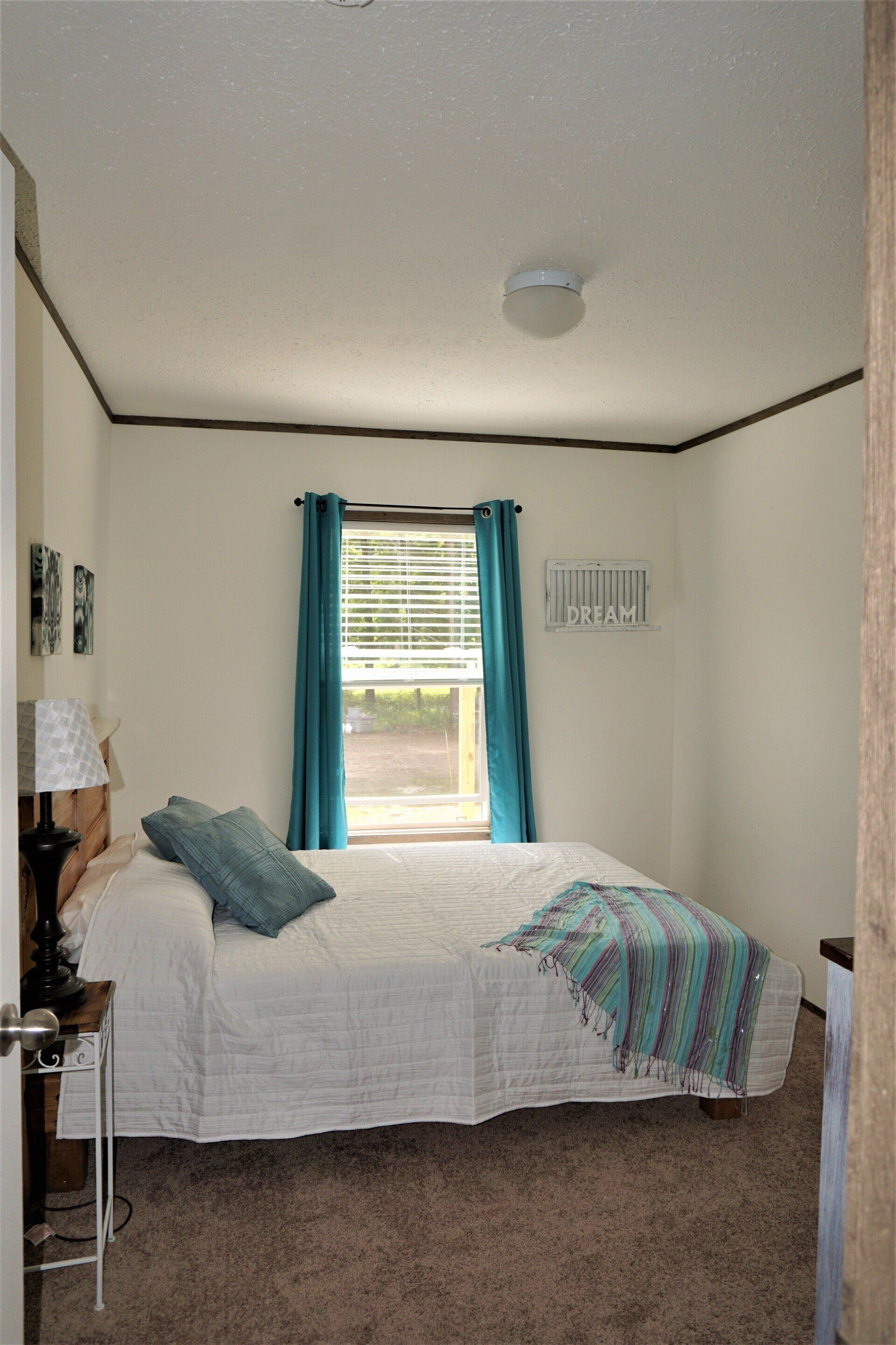 Modern cottage comfortably  accommodates 8 people, Secluded site directly across from Pokegama Lake | Barefoot Bay Retreat