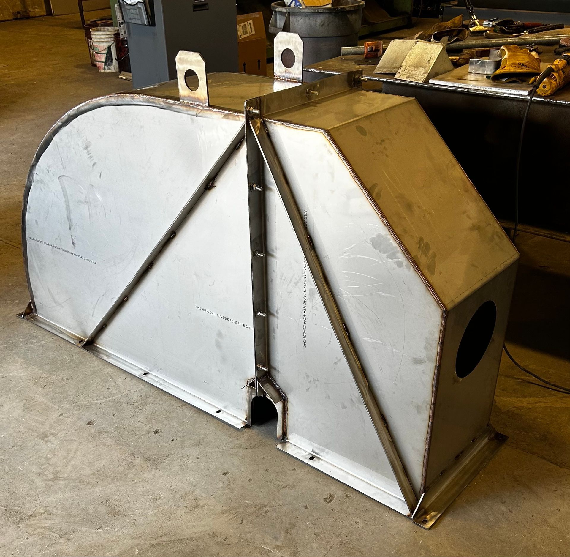 Stainless steel cover for a head pulley