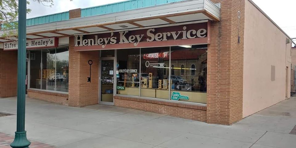 Henley's Key Service store side view