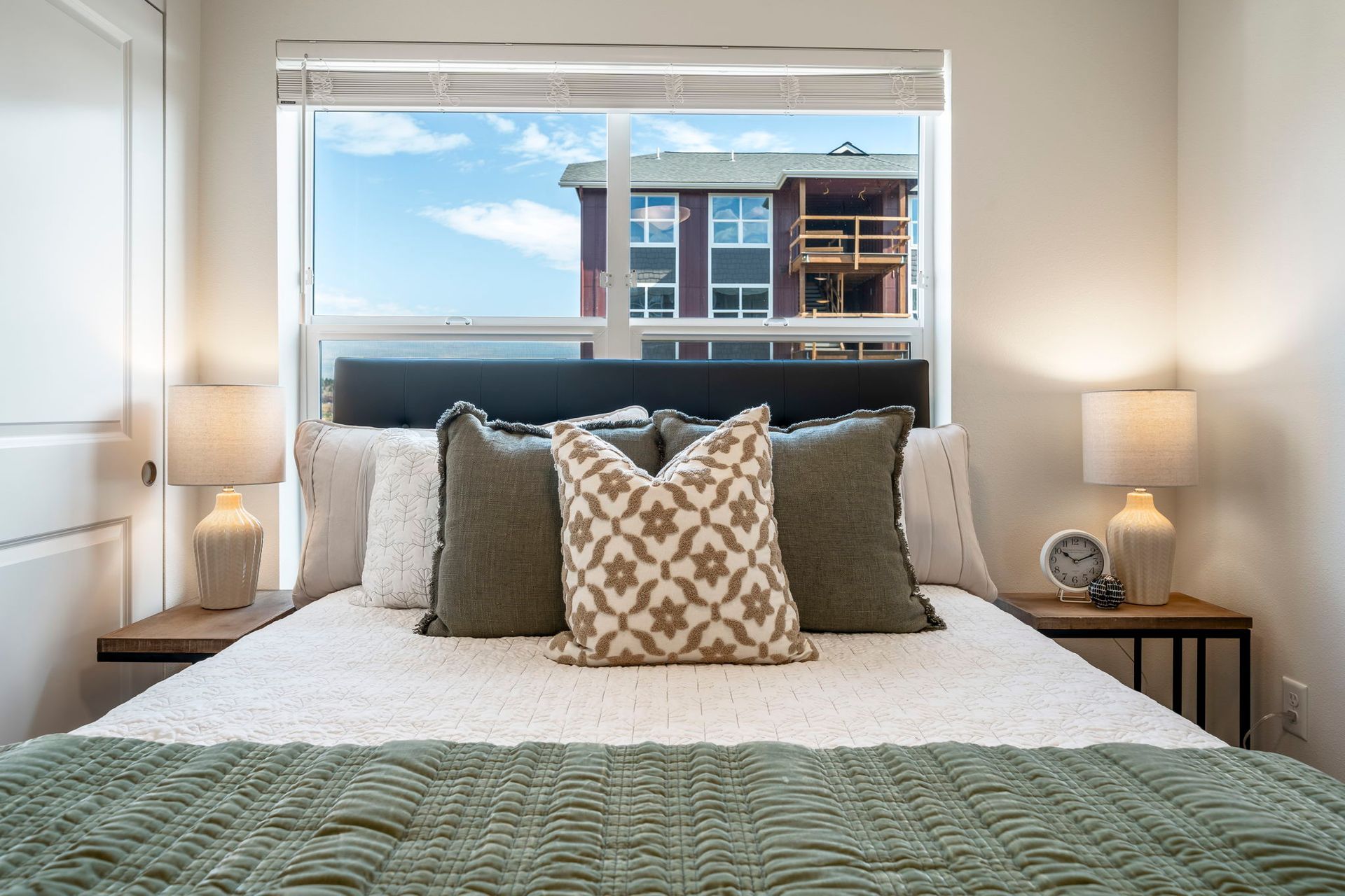 North 88 Apartments bed