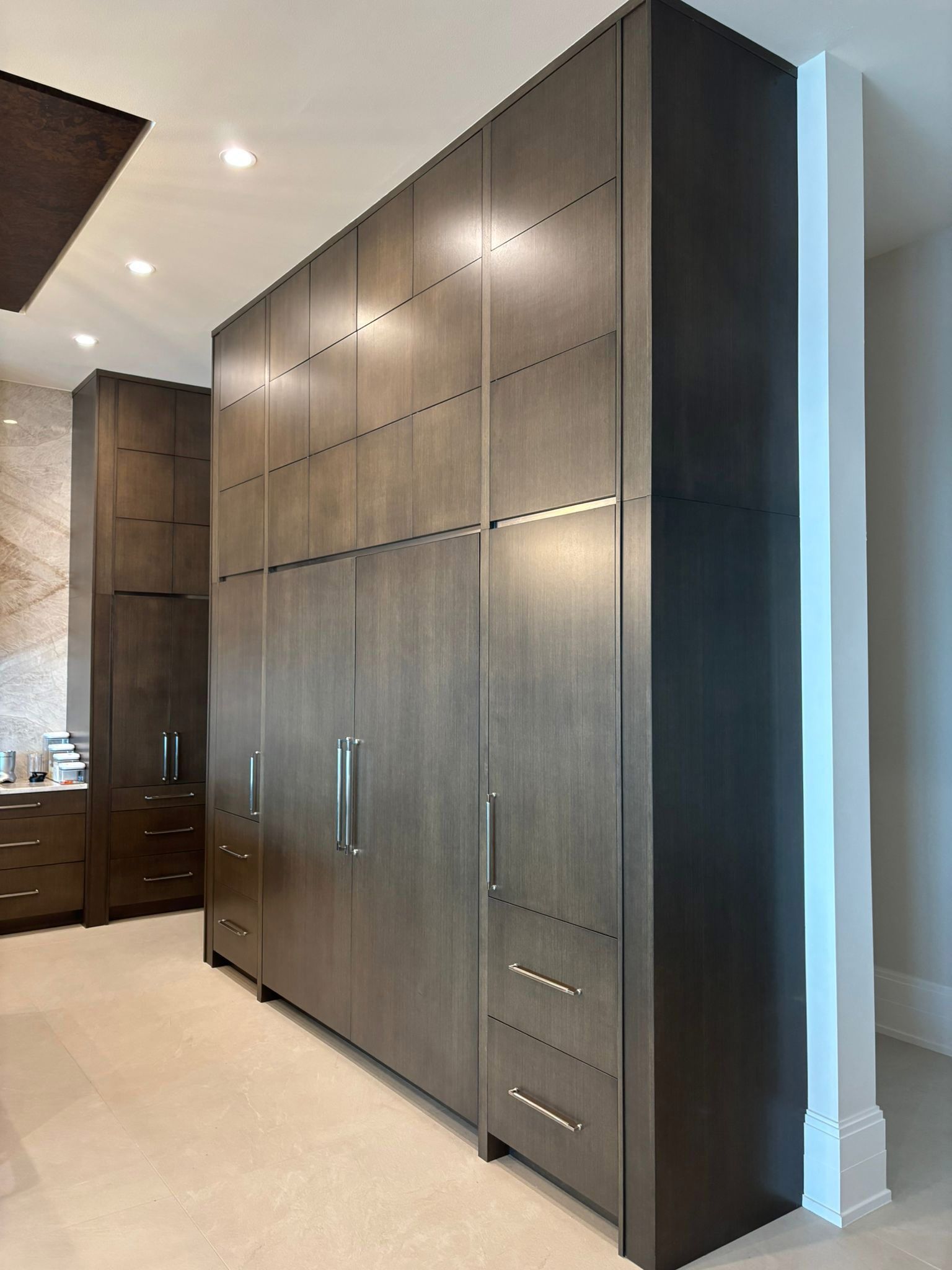 A room with a lot of cabinets and drawers