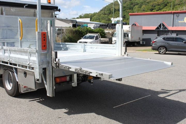 loading truck - image