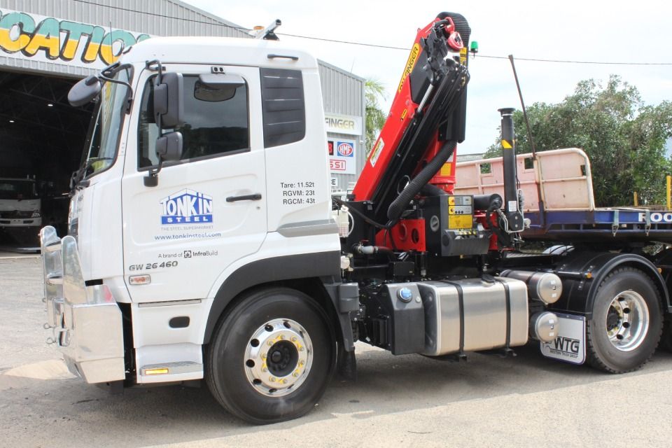red crane truck - image