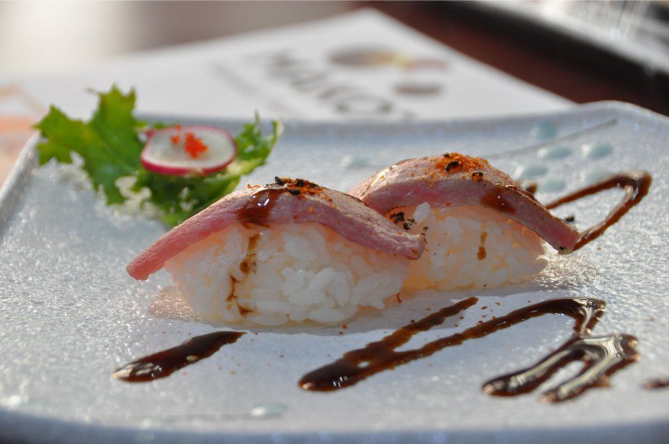 nigiri di riso bianco