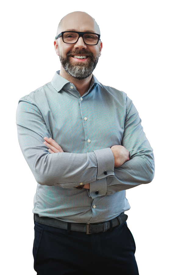 leadmonkey.ai | A man with a beard and glasses is standing with his arms crossed.