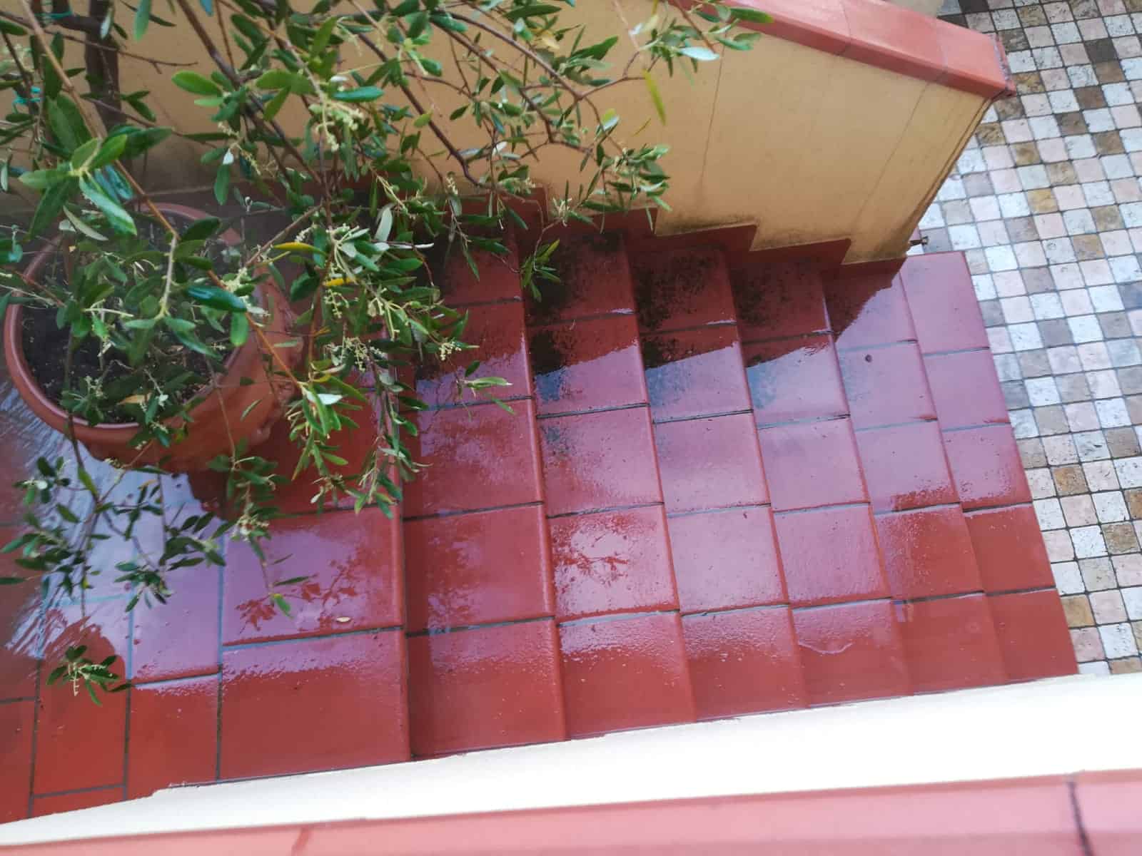 Pulizia scale in cotto prima: Martino lo spazzacamino rimini