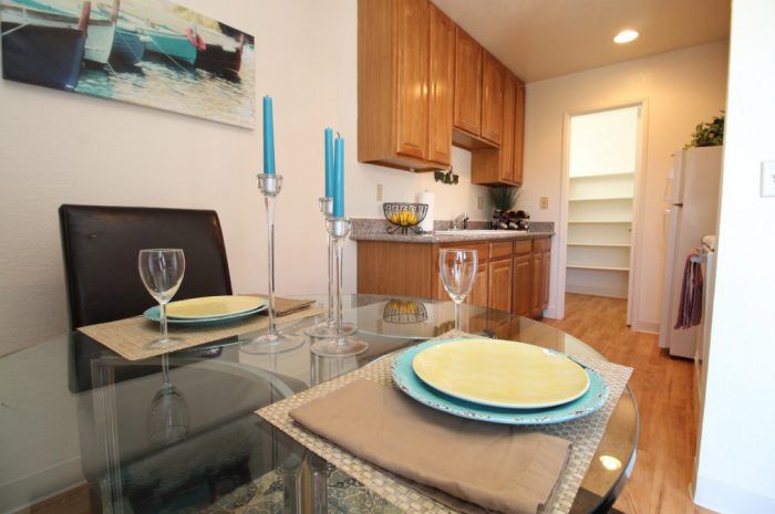 Vintage-F 1 Bdrm Reno Dining