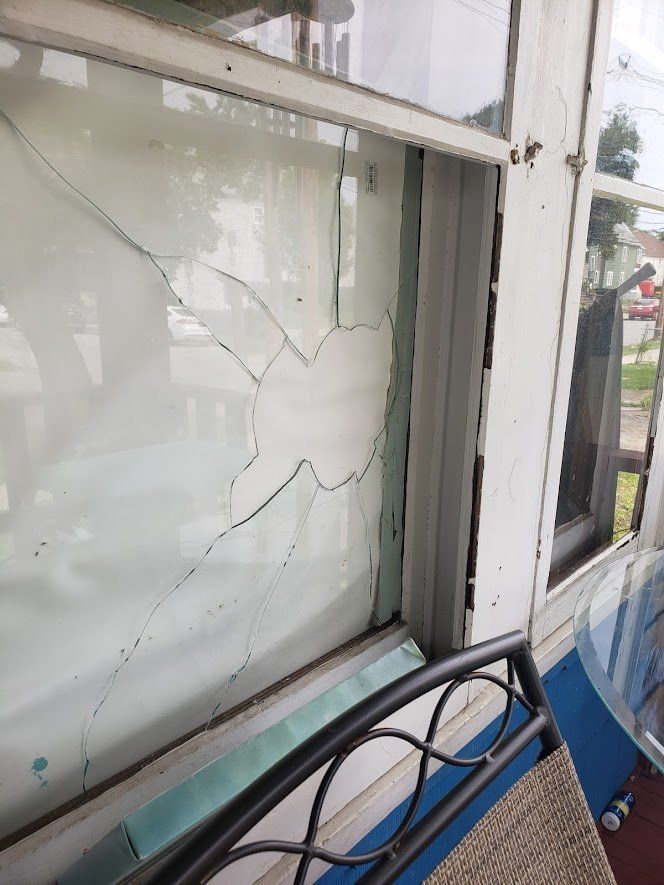 Broken Window— Buffalo, NY — Buffalo Girl Home Inspection
