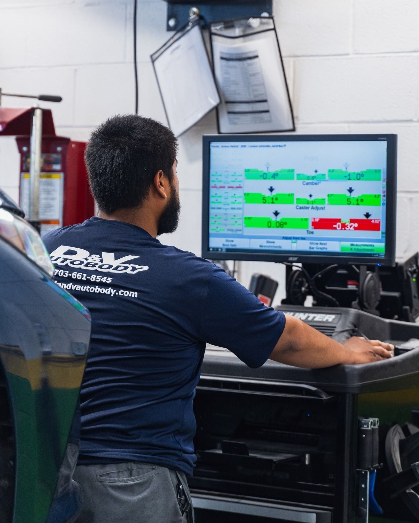 Technician Using Computer Diagnostics For Car | D&V Autobody Overland