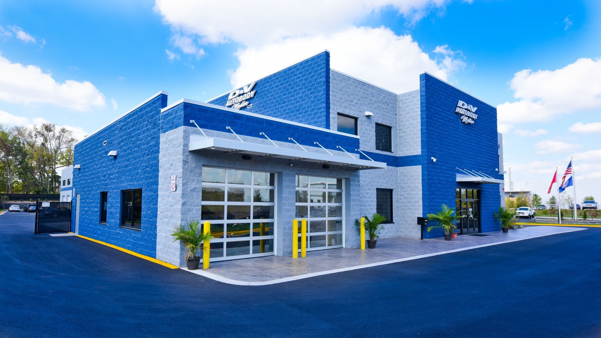 D&V Autobody Exterior With Parking Lot View | D&V Autobody
