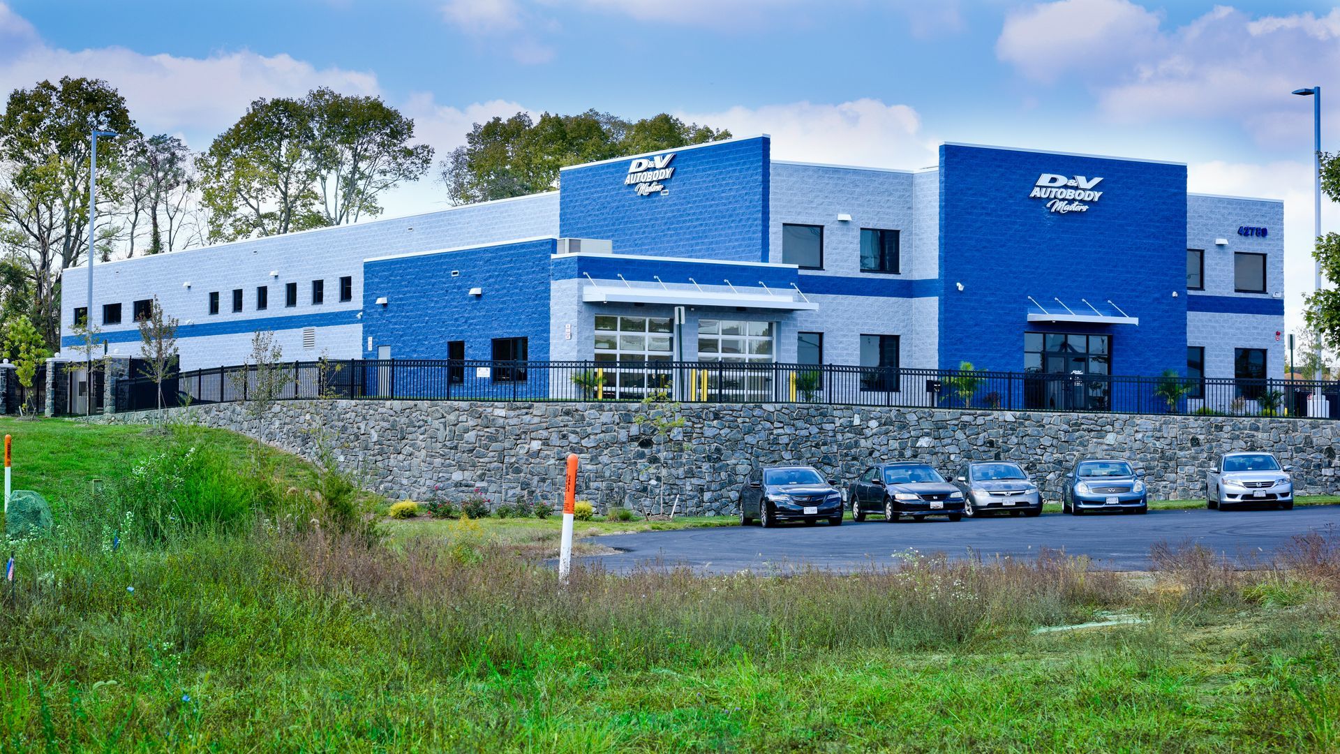 Exterior Of D&V Autobody Blue Building With Lawn | D&V Autobody