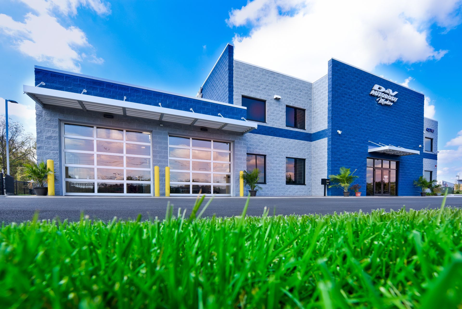 Modern D&V Autobody Building Exterior With Blue Walls | D&V Autobody