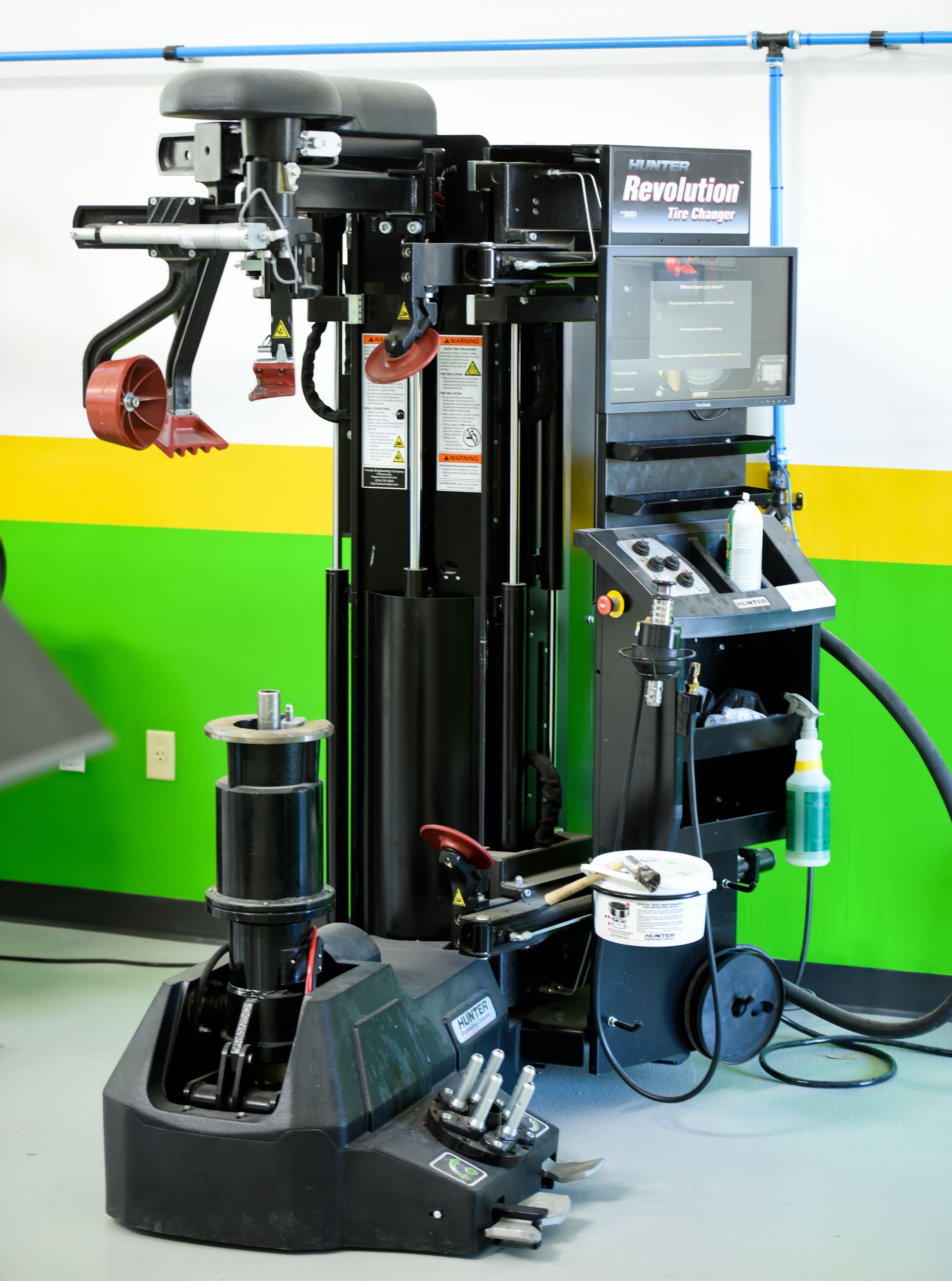 Automotive Hydraulic Lift Equipment Inside Shop | D&V Autobody