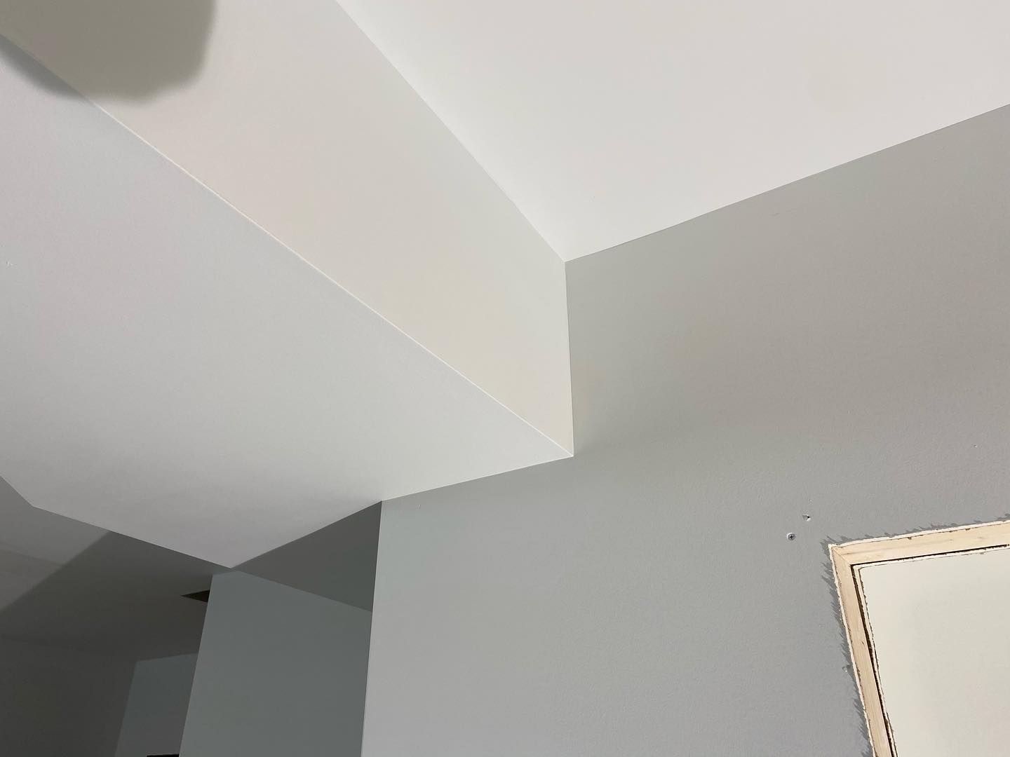 A room with a white ceiling and gray walls.