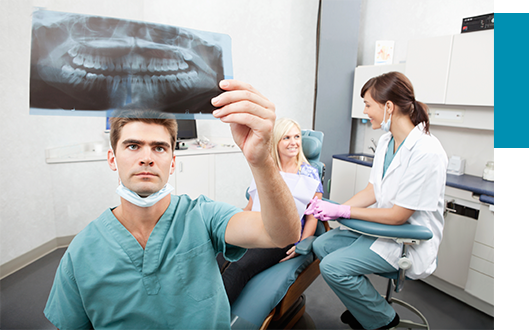 A y F Radiología Dental radiólogos y paciente en el consultorio