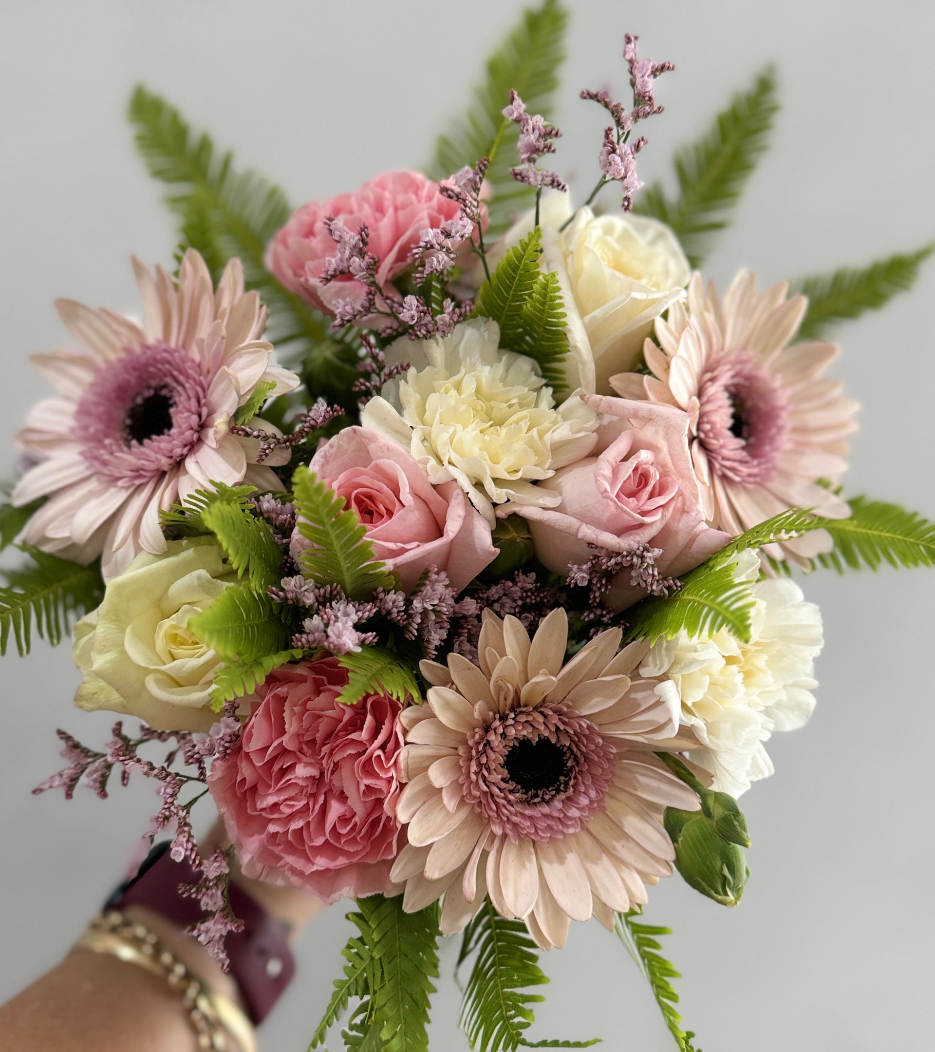 pink and white flower bouquet