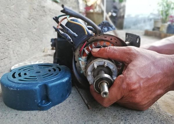 Repairing Water Pump machine at home by technician