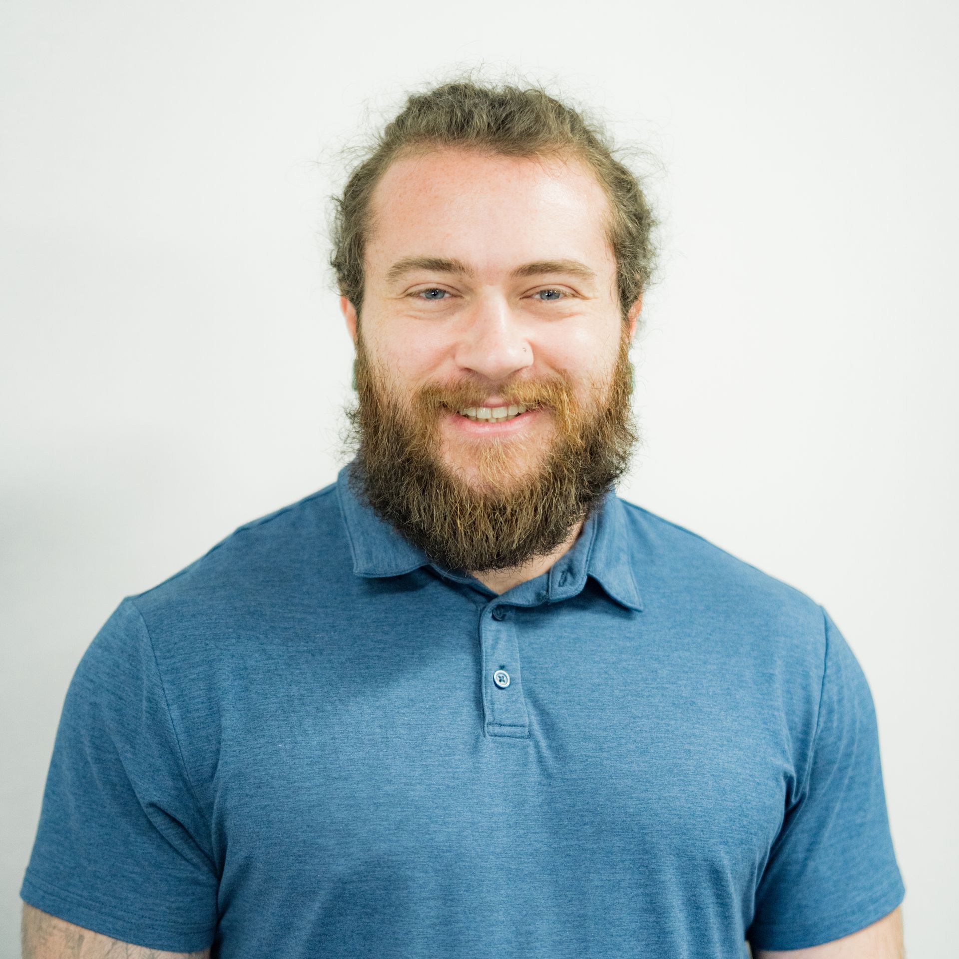 A female surgeon wearing a mask is standing in front of a table with surgical equipment.