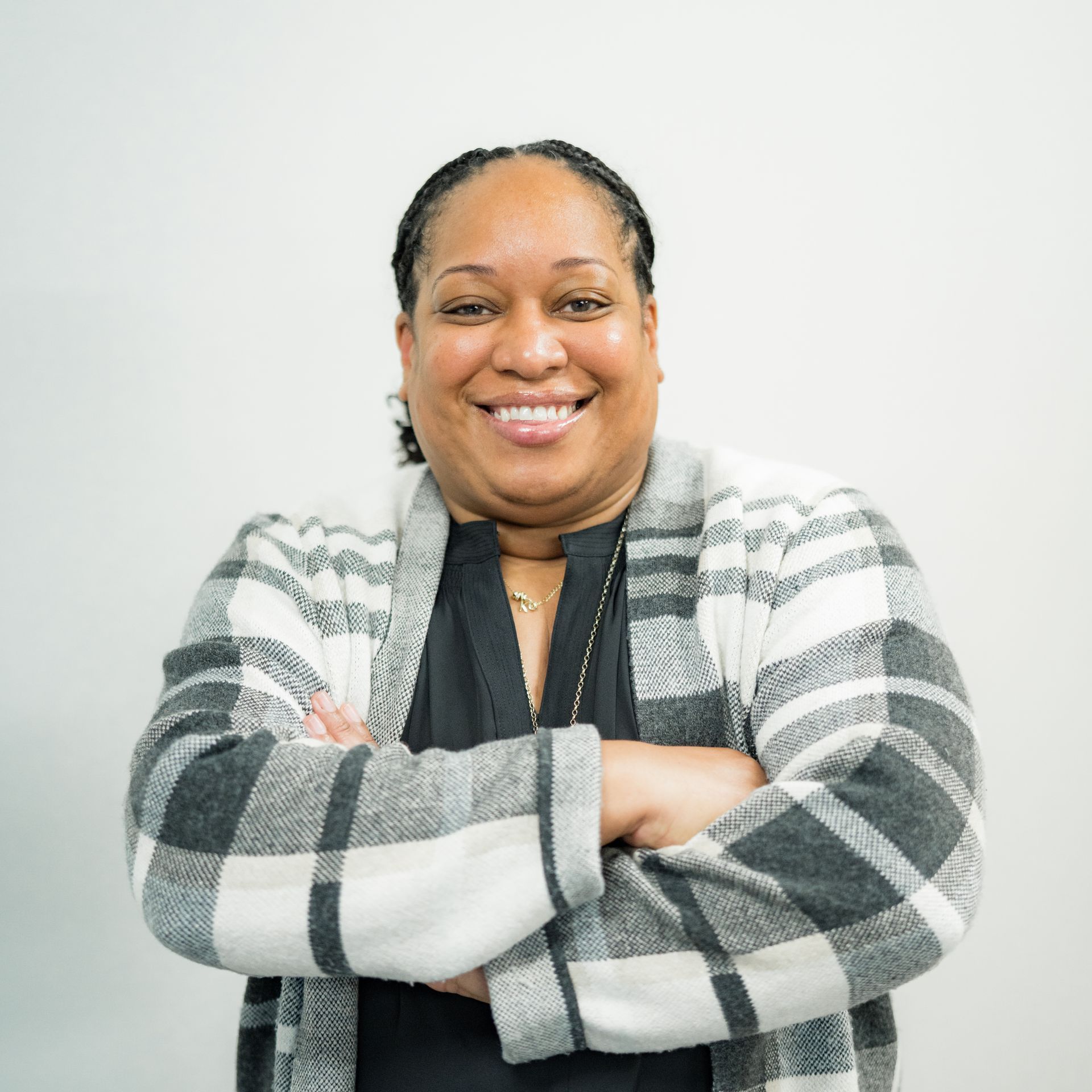 A female surgeon wearing a mask is standing in front of a table with surgical equipment.