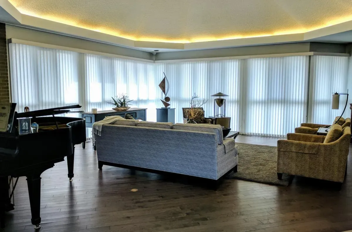 There is a piano in the middle of the living room.