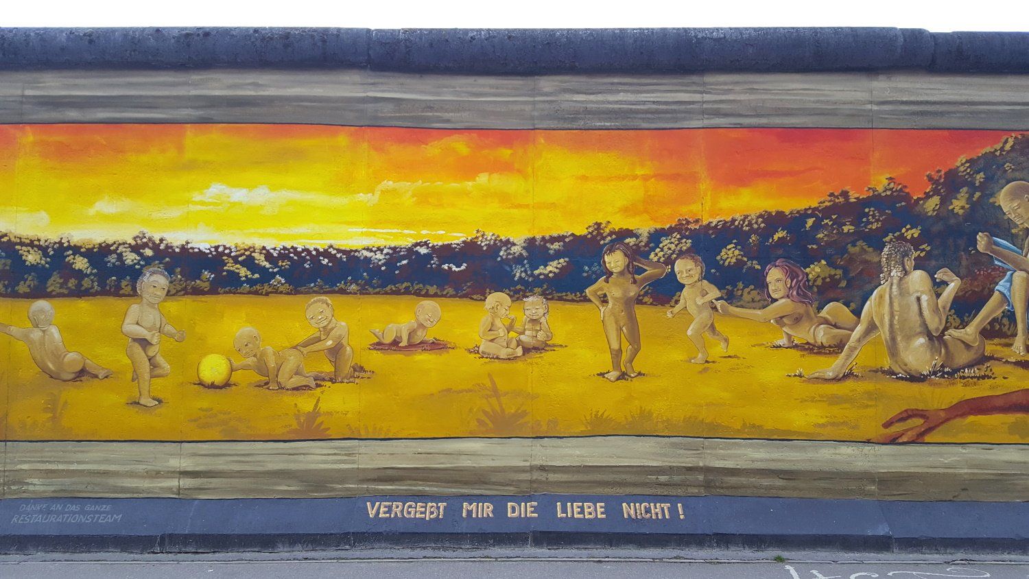 Berliner Mauer. East Side Gallery. Vergesst mir die Liebe nicht