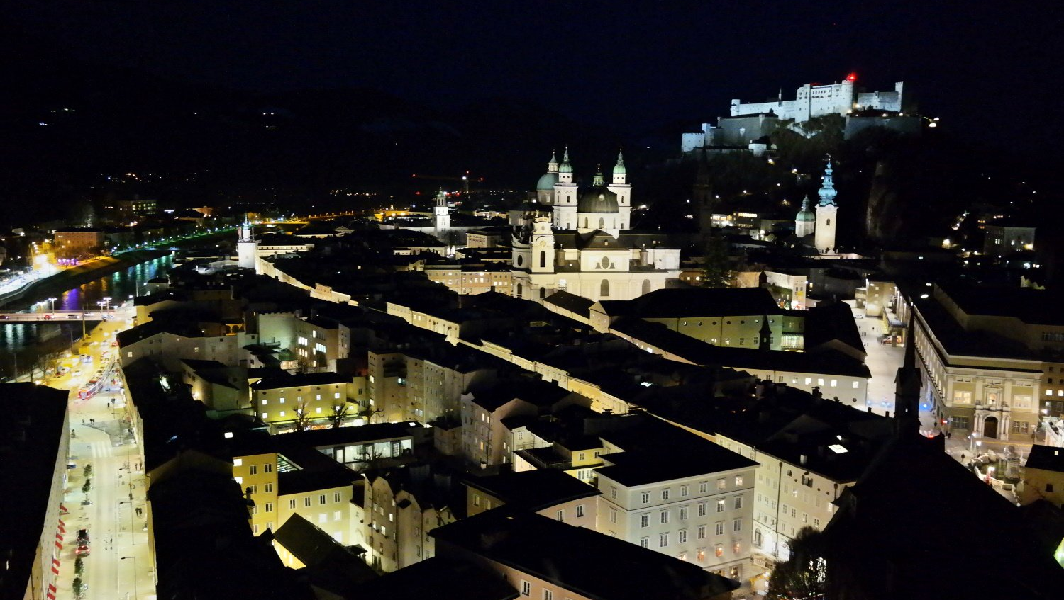 Salzburg bei Nacht Aussicht