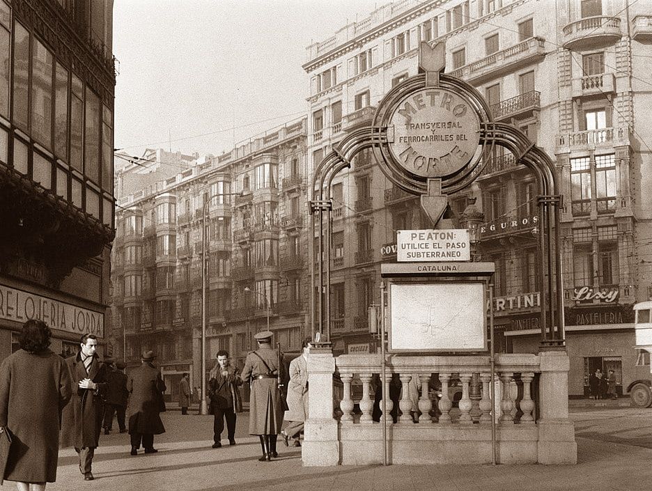 A black and white photo of a metro sign