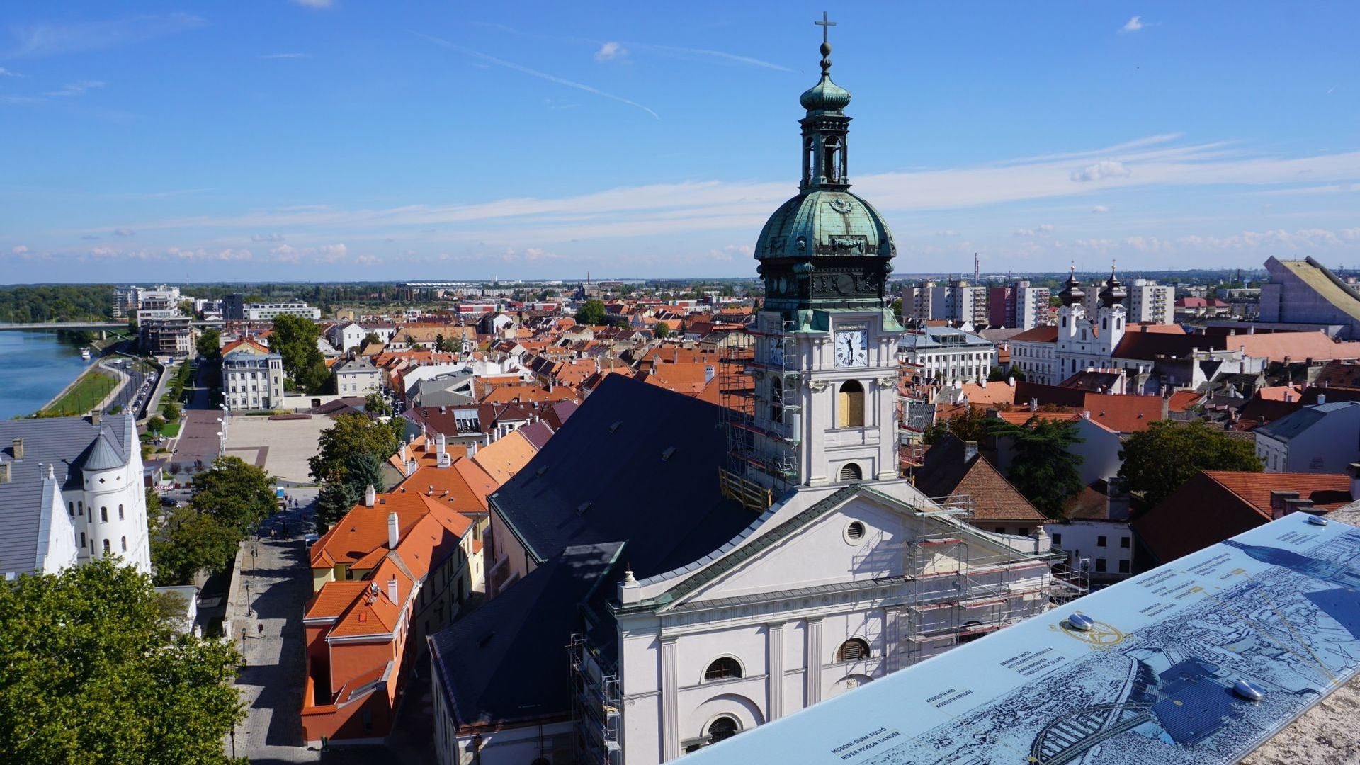 Blick auf die Basilika in Györ vom Bischofsturm aus