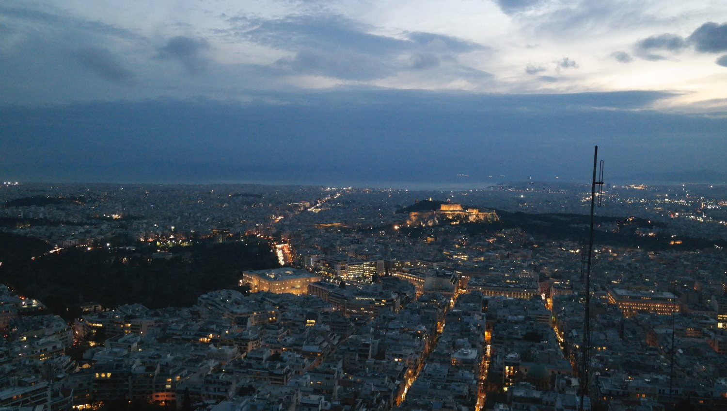 Der Lykabettus Hügel. Aussicht Athen bei Nacht