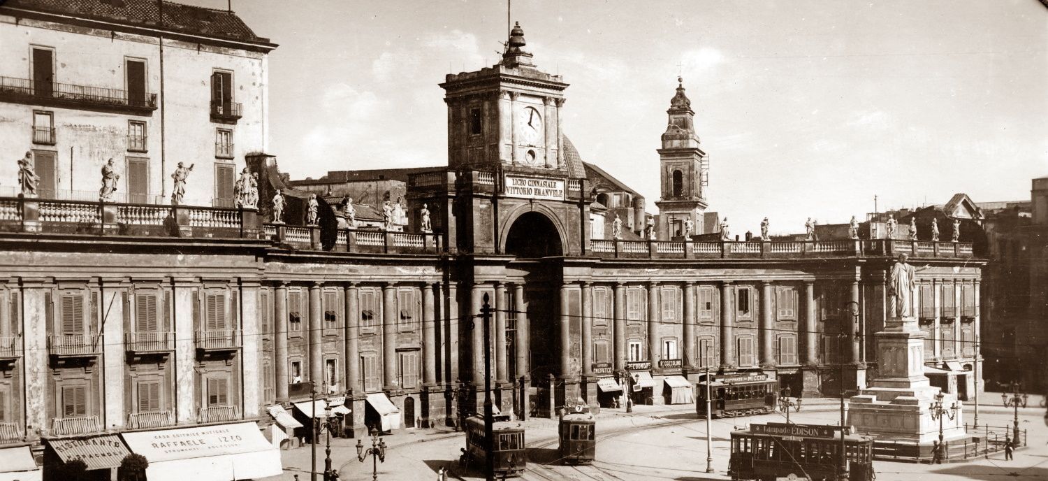 A black and white photo of napoli piazza dante