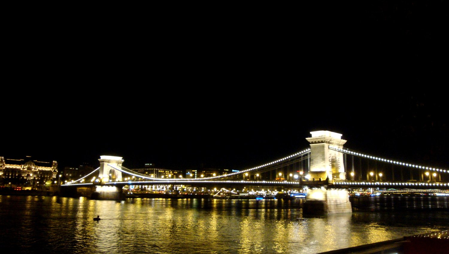 Kettenbrücke Budapest bei Nacht