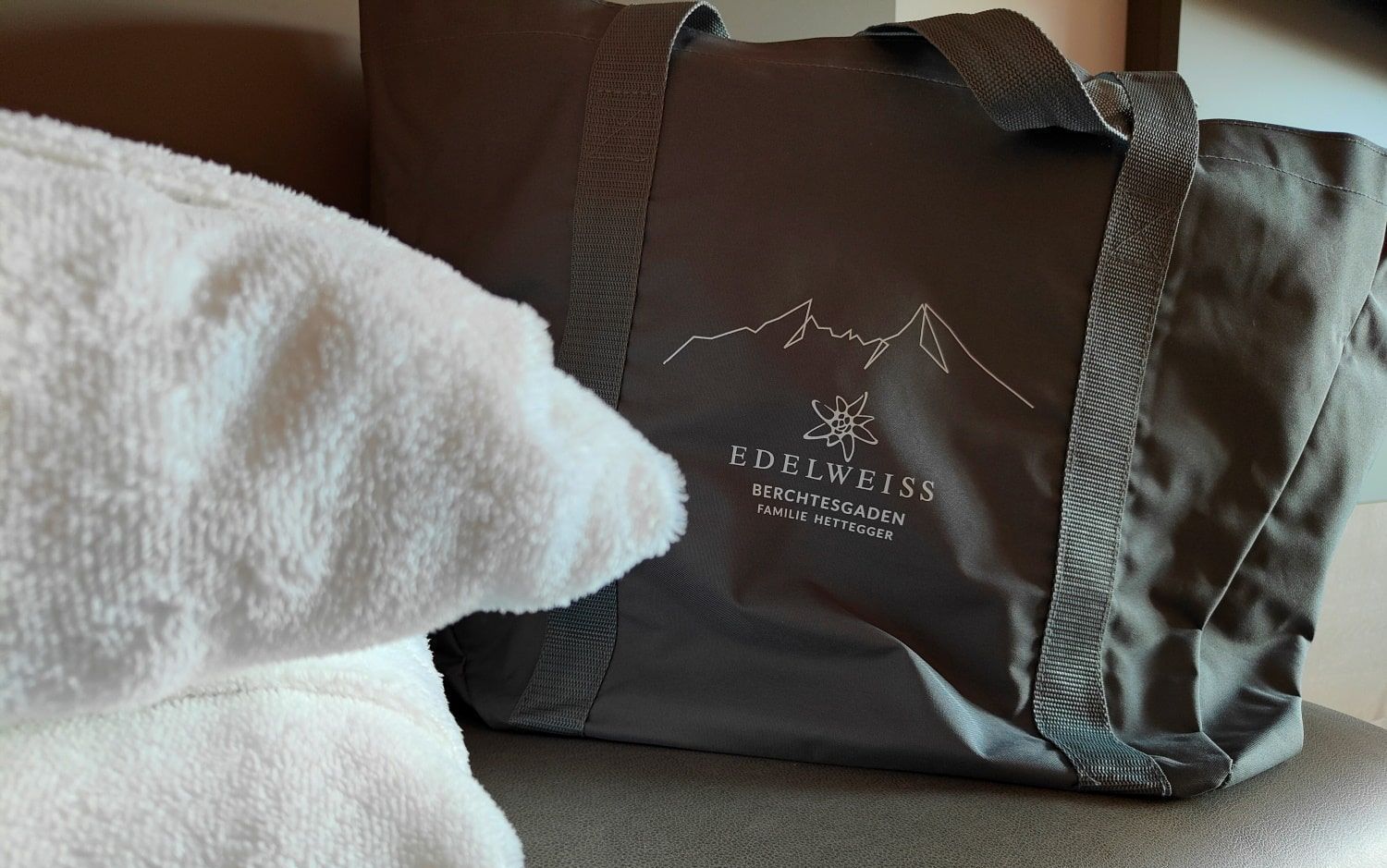 A bag with mountains