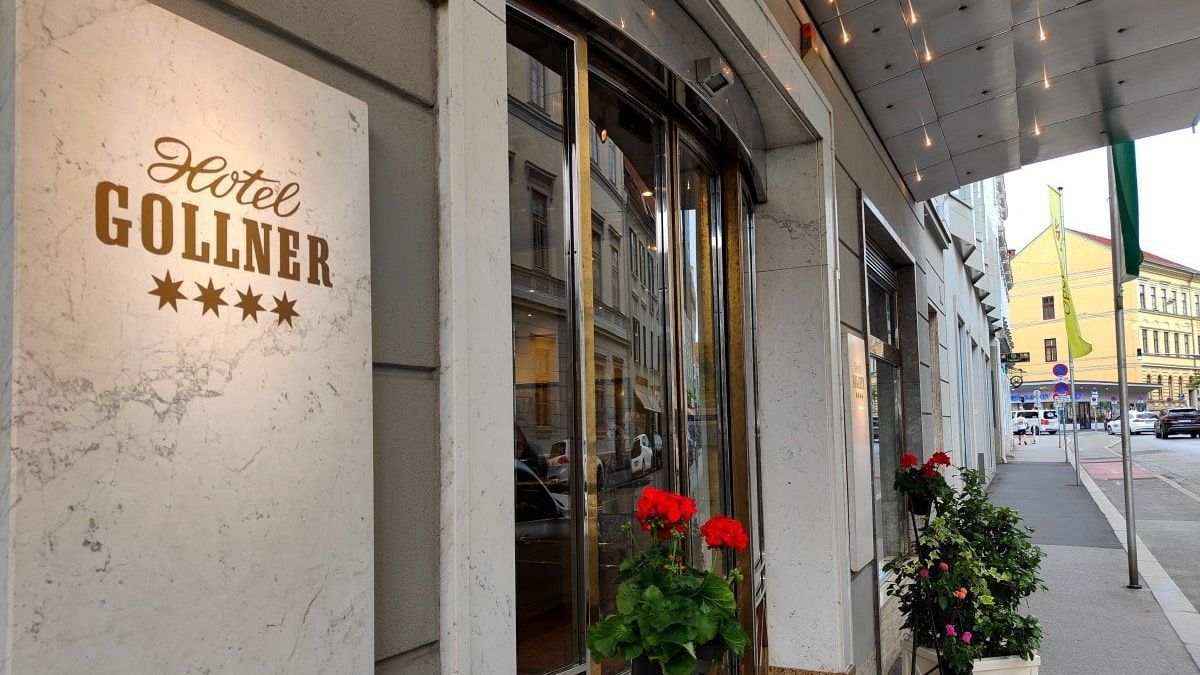 A building with a sign that says hotel gollner