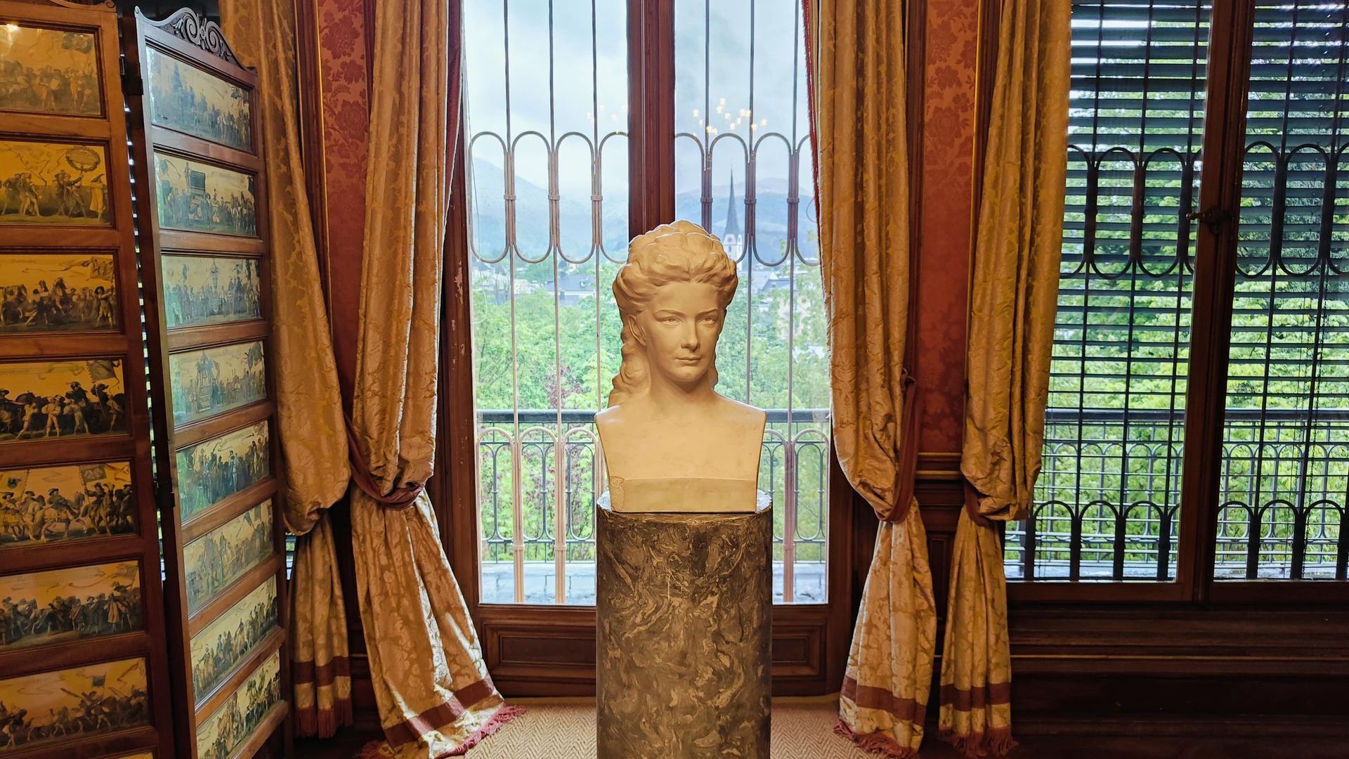 Kaiservilla Sisi Statue