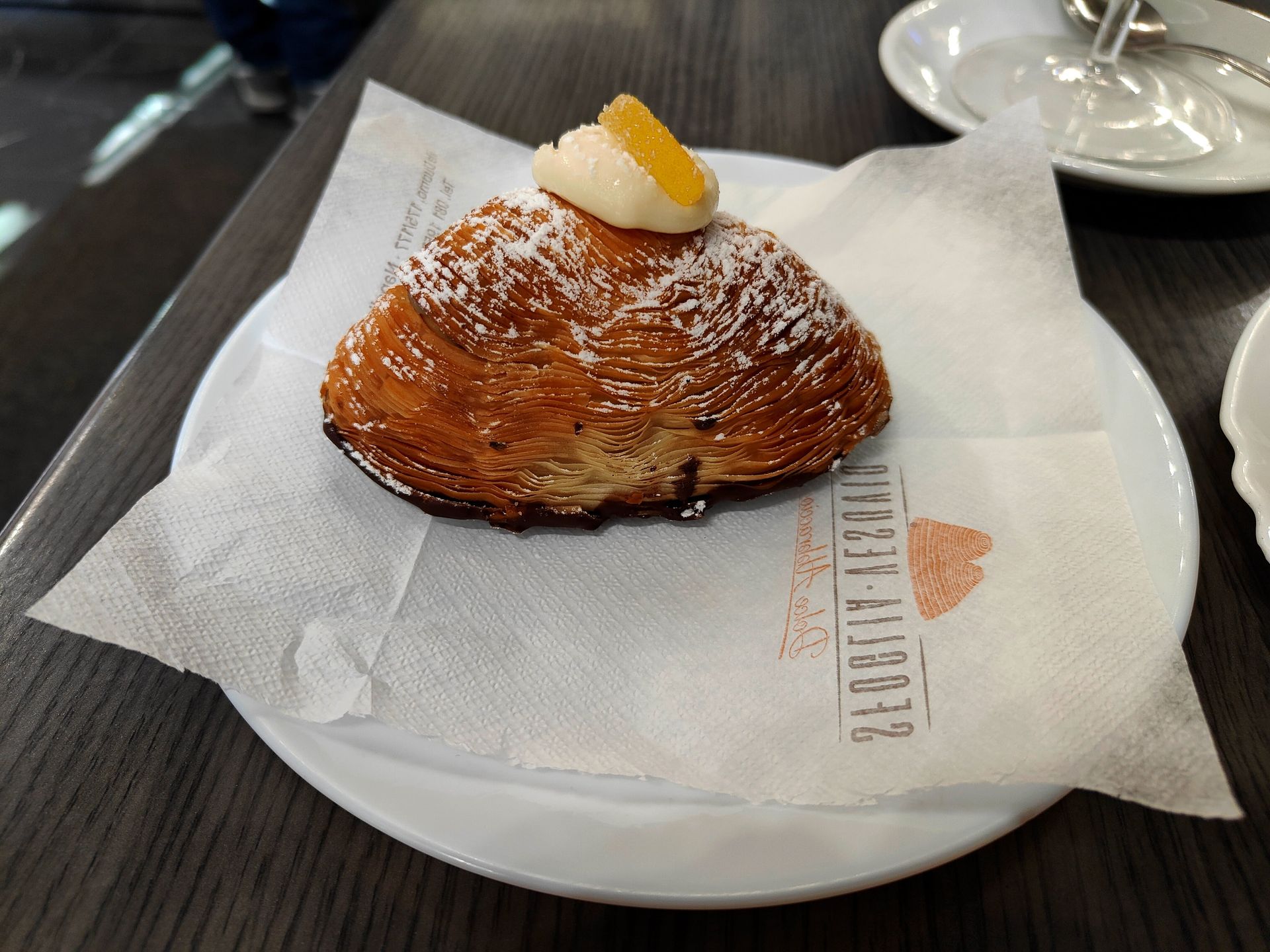 A pastry on a napkin that says ' georgia ' on it