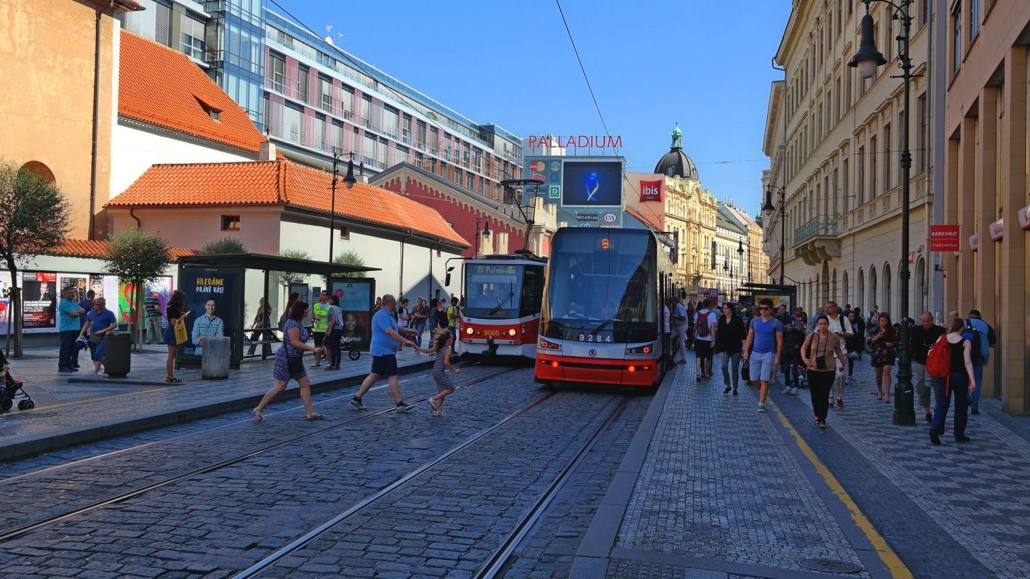 Straßenbahn in Prag. Platz der Republik