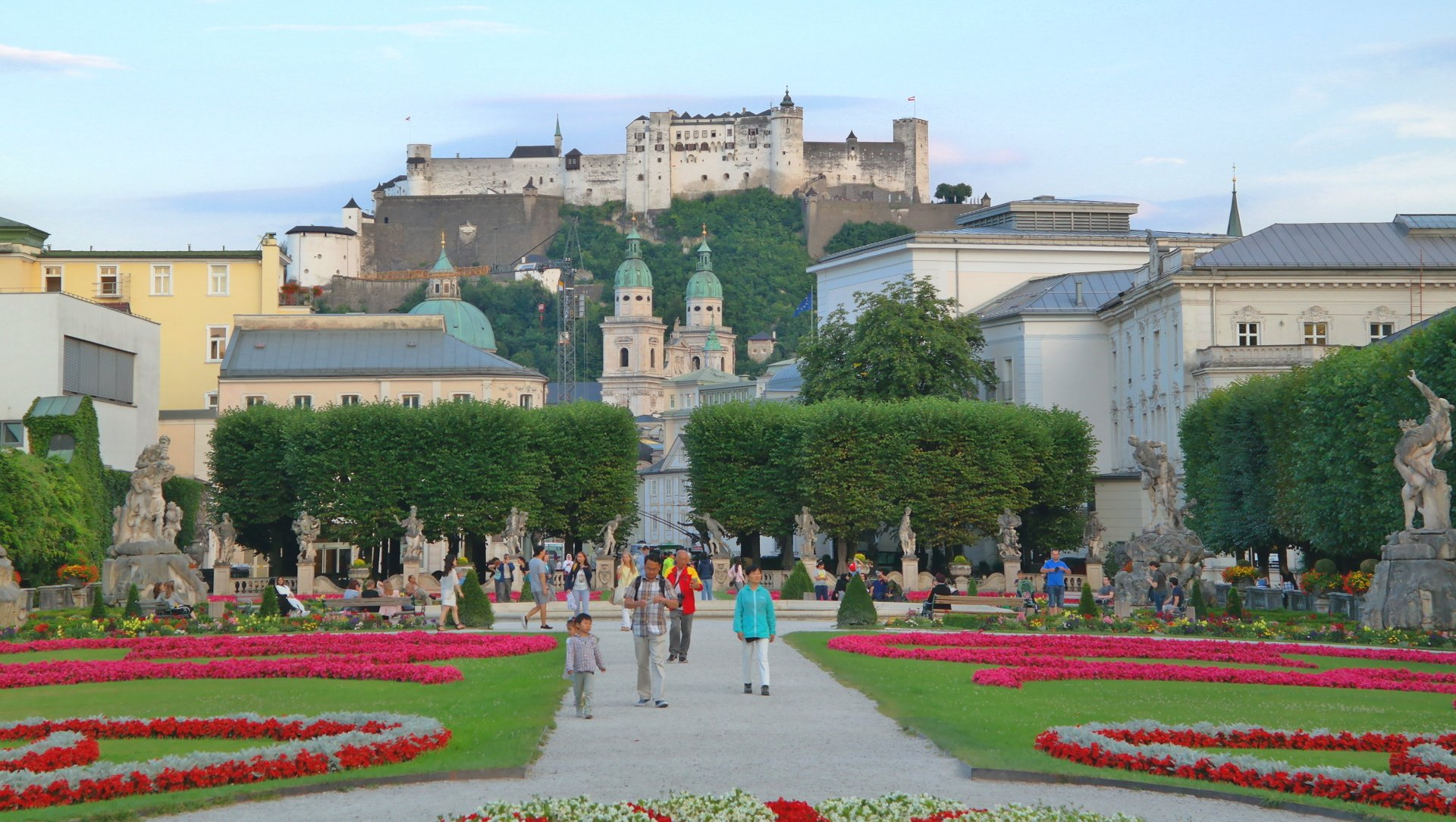 Schloss Mirabell in Salzburg mit Blick auf die Burg