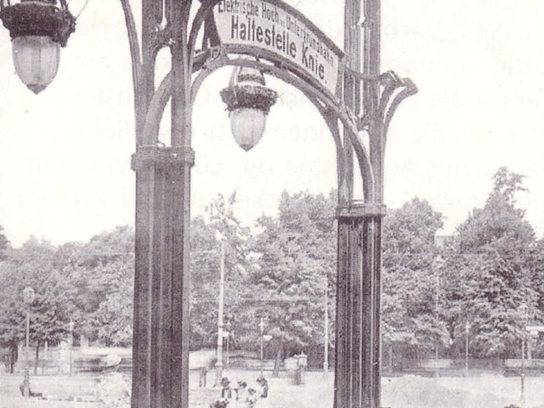 U-Bahn Berlin Ernst-Reuter-Platz Knie Eingang