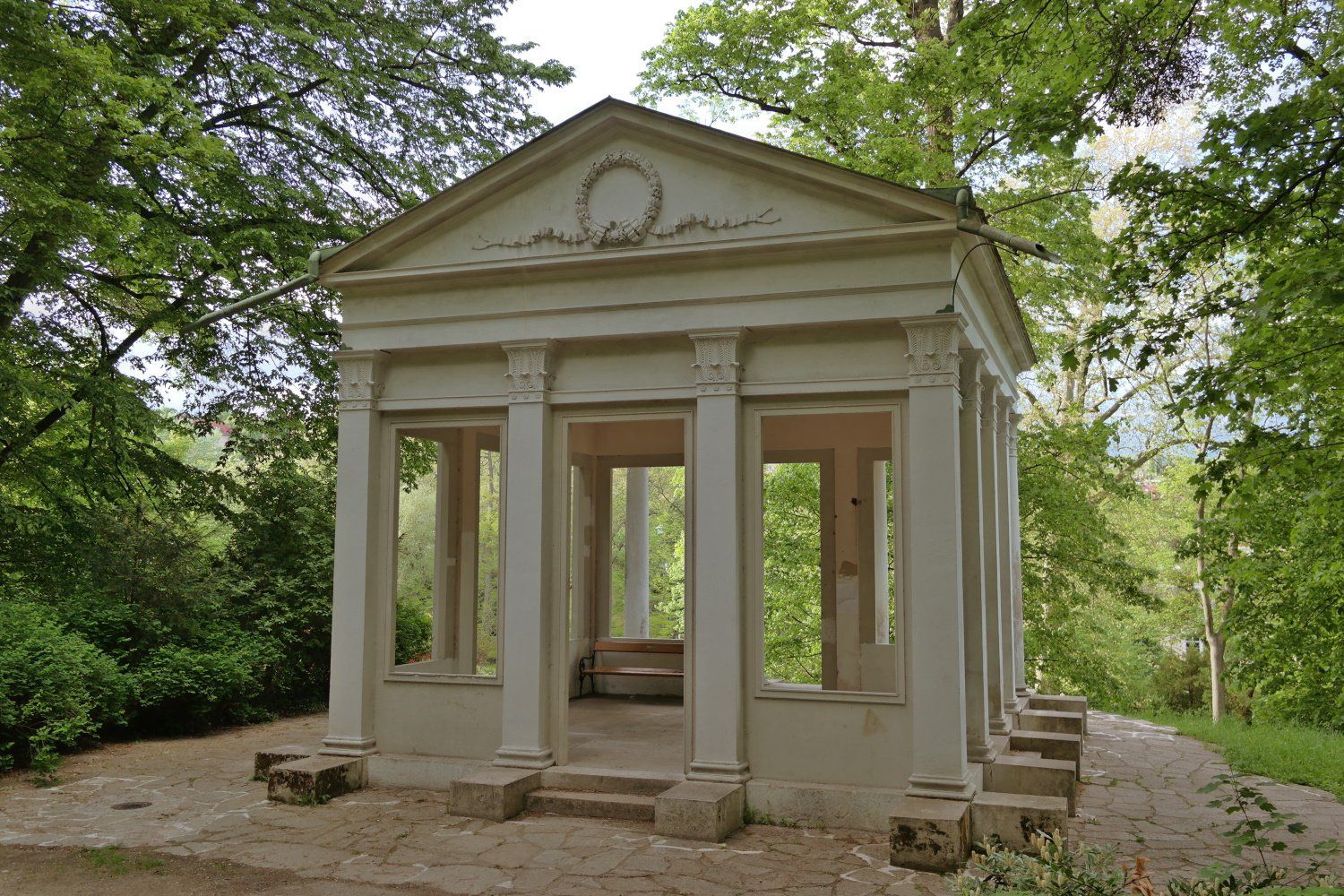 Pötzleinsdorfer Schlosspark.Der griechische Tempel. Wien